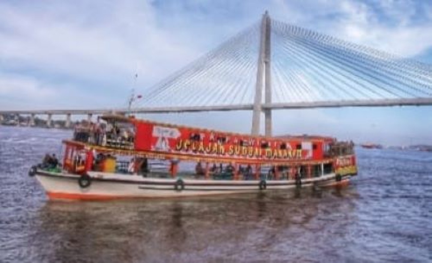 Kafilah MTQN XXX Nikmati Susur Sungai Mahakam